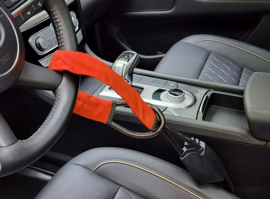 Sigurnosni kabal za zastitu automobila
