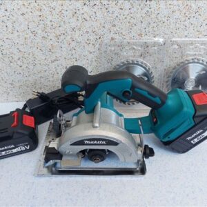 Makita aku rucni cirkular 88v sa dve baterije